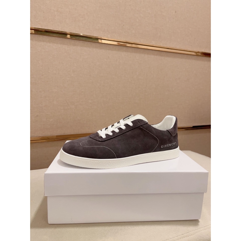 G*u*i sneakers